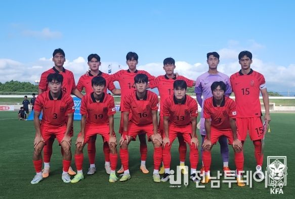 18일 간토 U-20 대학 선발팀과의 경기에 선발 출전한 한국 U-18 대표팀 11명의 모습.