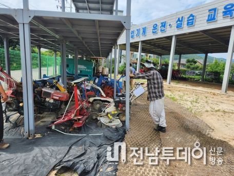 곡성군, 불용 임대농업기계 현장 경매 실시