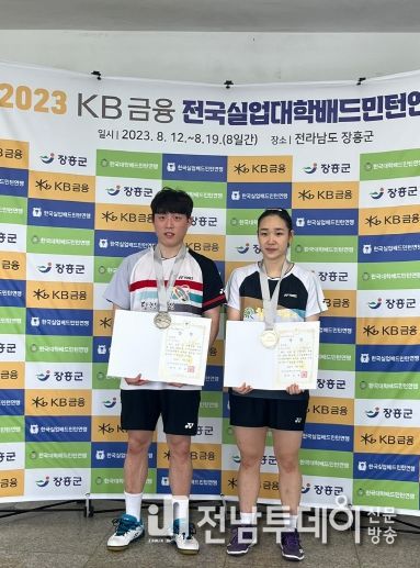 왼쪽부터 박희영 공여진