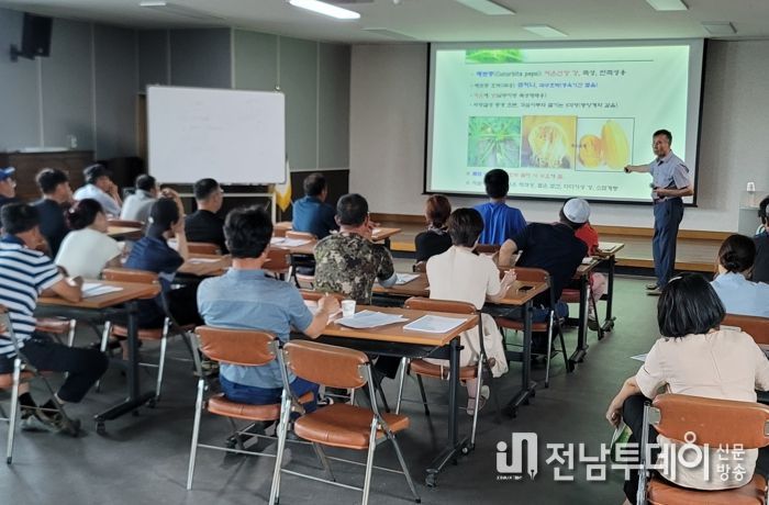 농업기술센터에서 실시된 애호박 재배 기술교육 모습