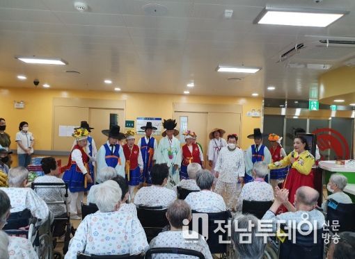곡성군, 옥과 한우리 은빛사랑봉사단 찾아가는 재능기부 문화공연