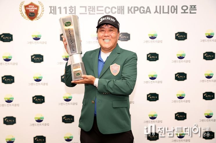 이규윤, ‘제11회 그랜드CC배 KPGA 시니어 오픈’서 프로 데뷔 28년만에 우승
