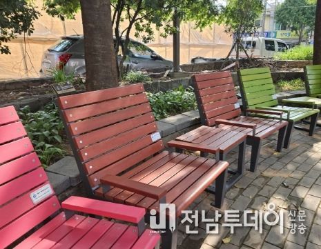 광주 동구, 10월 말까지 13개 동에 ‘백세 안심 의자’ 설치