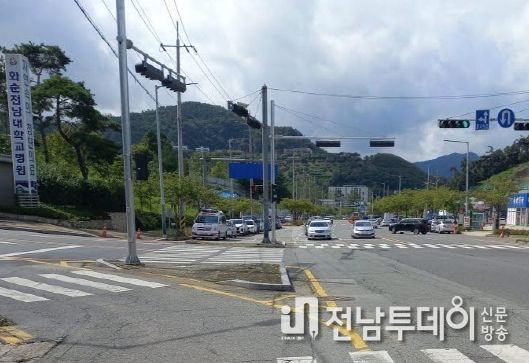 화순 전대병원 교차로 도로변 불법 주정차 차량