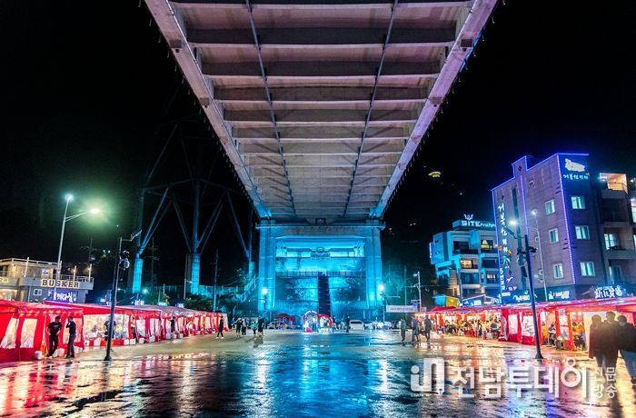 여수시가 최근 바가지요금 등으로 물의를 일으켰던 낭만포차에 대해 만족도 설문조사를 실시한 결과 개선되고 있는 것으로 나타났다.