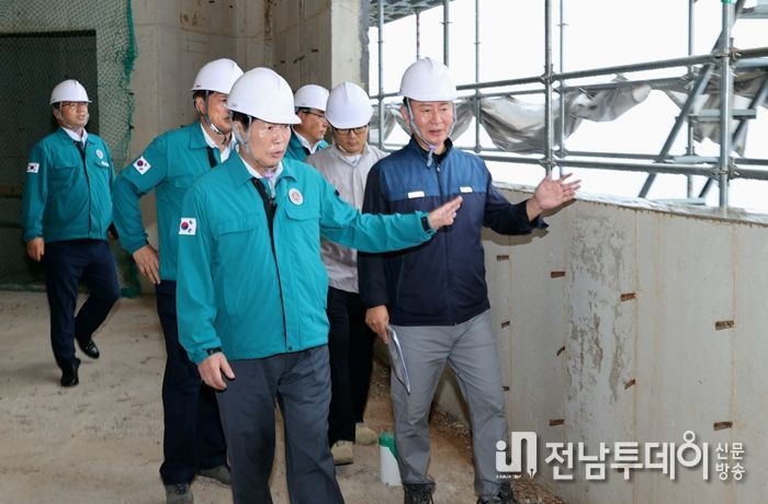 고흥군, 팔영대교 스마트 복합쉼터... 8월 찾아가는 현장 간부회의 개최