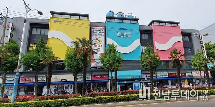 여수시가 오는 9월 7일까지 ‘2023년 청년몰 벤치마킹 원정대’에 참여할 청년 50여명을 모집한다.