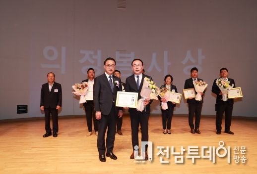 완도군의회 조인호 의원, 대한민국시군자치구의회의장협의회 주관 의정봉사대상 수상