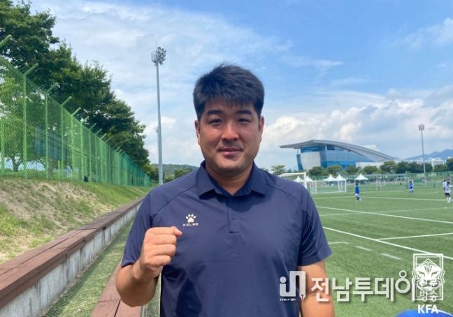 박인식 감독은 2년 전 학원팀으로 재창단한 함창중 사령탑을 맡아 팀을 재건시켰다.