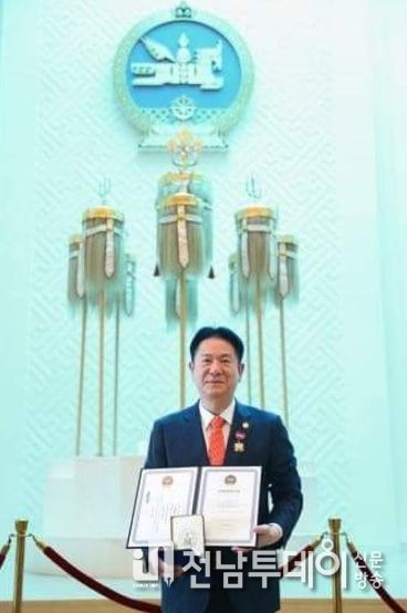 2023 몽골한국주간 행사에 초청돼 몽골을 방문 중인 이동섭 국기원장이 8월29일 몽골정부로 부터 외교훈장을 받았다.