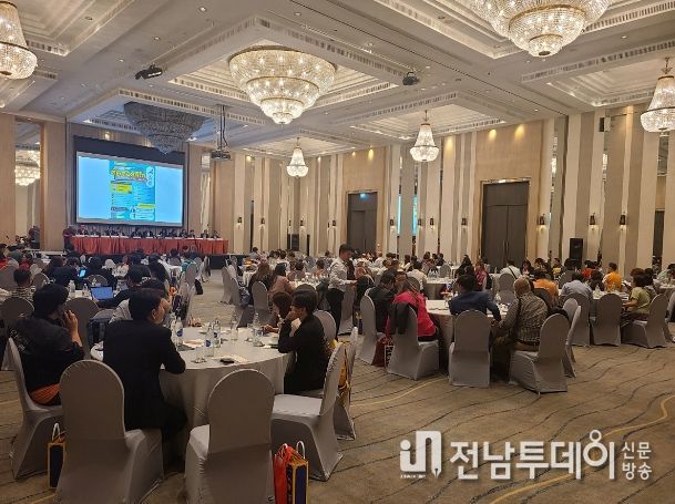 여수시가 29일 태국 방콕 스위쏘텔(Swissotel)에서 열린 태국 여행업협회 총회(TTAA)에서 MICE 설명회를 개최하며 해외 MICE 행사 유치에 온 힘을 쏟고 있다.