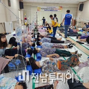 바르게살기운동 여수시협의회가 지난 1일 시전동 취약계층 어르신들 100명을 대상으로 의료봉사활동을 펼쳤다.