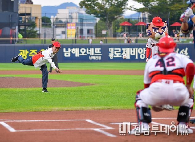 정기명 여수시장, 시구행사에서 관광홍보와 여수수산물 애용 호소