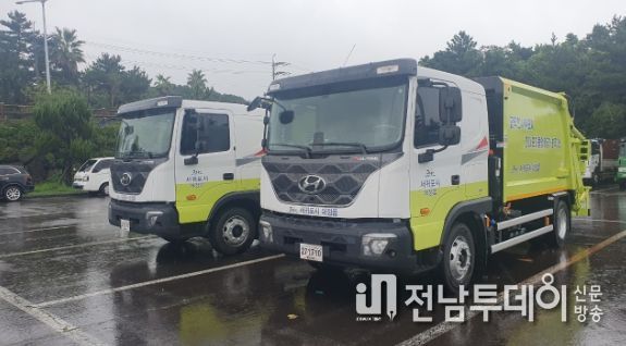 최신형 압축 청소차 신규도입(정측면)
