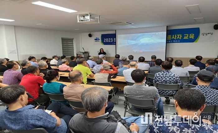 여수시가 올바른 교통질서 확립을 위해 ‘찾아가는 택시·시내버스 운수종사자 교육’을 실시했다.