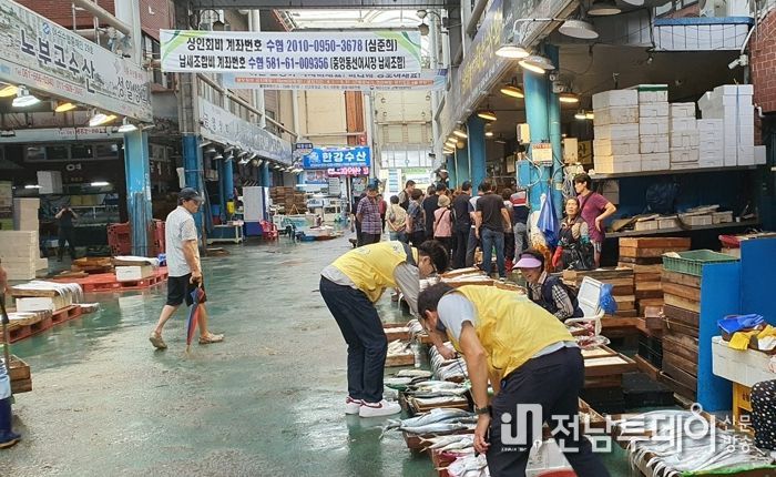 여수시가 다가오는 추석 명절을 대비해 수입 수산물 원산지표시 특별점검 및 수산물 안전성 검사에 나선다.