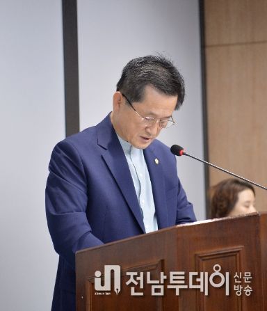 광주 서구의회 전승일 의원이 제314회 임시회중 상임위원회에서 발의안건 제안설명을 하고 있다. (사진 = 백종한 의원 제공)