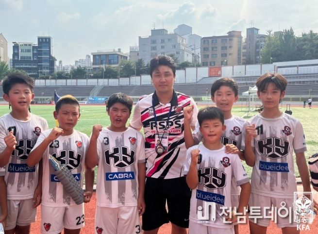 강용 감독
