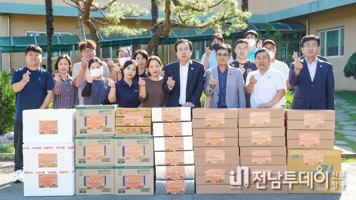 박홍률 목포시장이 추석을 앞두고 사회복지시설을 방문해 시설 관계자들을 위로했다.