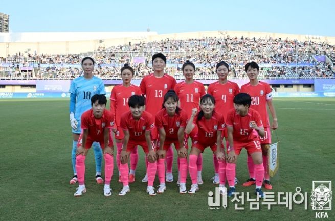 북한과의 경기에 선발 출전한 여자 대표팀 11명의 모습.