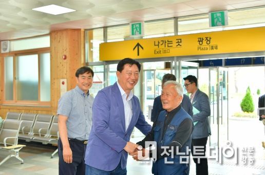 장성군 “김한종 장성군수, 추석 연휴 현장 근로자 격려”
