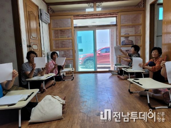 곡성군 성인문해골든벨, 우승트로피는 누가 가져갈까?