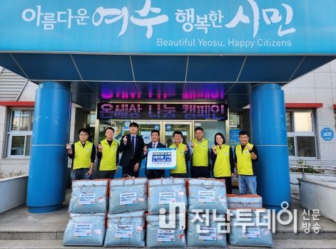 여수제일신협이 지난 11일 소라면 지역사회보장협의체에 100만 원 상당의 이불 27채를 전달했다.
