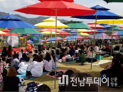 희망 나눔 한마당 행사 공연 모습