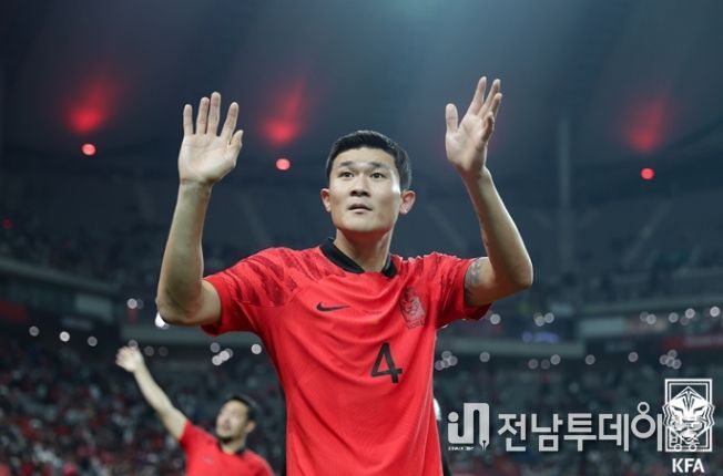 첫 주장 완장 찬 김민재