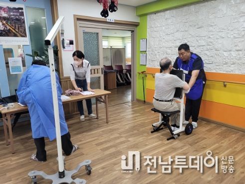 여수시가 17일부터 23일까지 4일간 지역 내 노인 및 결혼이주여성 외국인 500여명을 대상으로 ‘찾아가는 무료 결핵검진’을 실시해 결핵 ZERO화에 나선다.