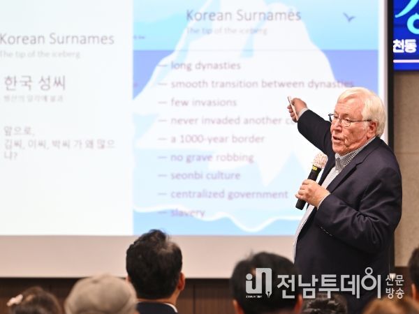 광주광역시 서구 동천동, 마크 피터슨 교수 초청 독서 아카데미 성황