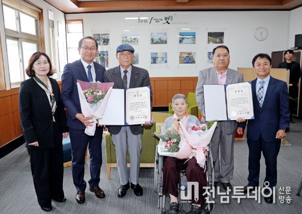 강병삼 제주시장, 6.25 참전유공자 유족 화랑무공훈장 전수