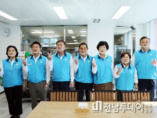 군민과 함께하는 진도군의회, 장애인복지시설 급식 도우미 봉사활동 실시