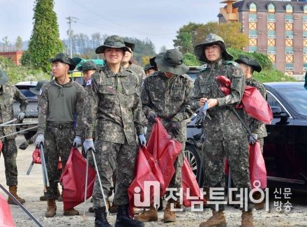 장성군-상무대, 수양저수지 환경 정화 ‘구슬땀’