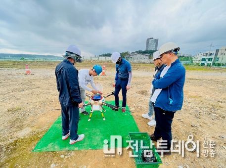 여수시가 드론 조종사 국가 자격증 취득 지원을 위한 2023년 드론전문교육을 성공적으로 마무리했다고 27일 밝혔다.
