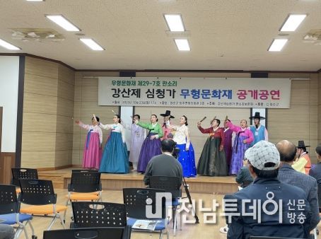 능주면 복지회관에서 공연된 판소리 보존회에서 심청가 공연 모습