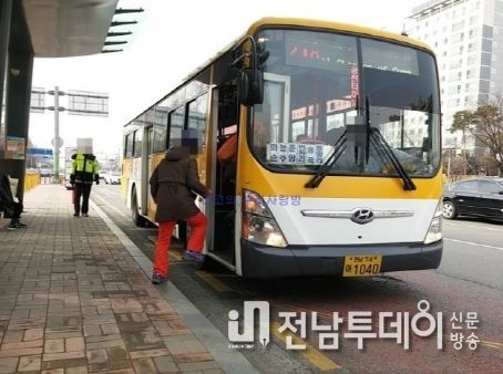 화순 농어촌 버스 : 운행 중인 화순 농어촌버스 사진