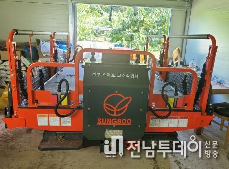 농기계(지게차, 드론, 고소작업차, SS기)사진 : 2023년 올해 화순군 농업인에게 지원하여 공급된 농기계들.