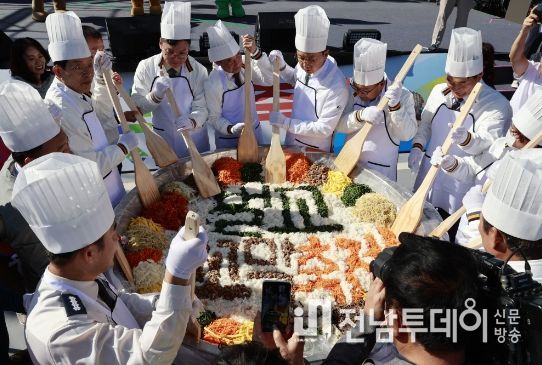 제19회 벌교꼬막축제 성료!_1,000인분 꼬막비빔밥 만들기