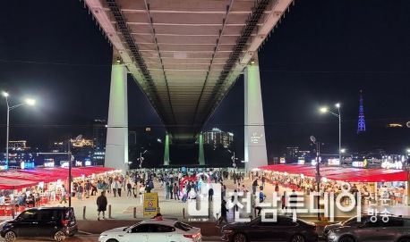 여수시(시장 정기명)가 지난 25일 여수시 대표 관광콘텐츠인 여수밤바다 낭만포차 운영관리 지침을 일부 변경하고 운영의 내실을 강화했다.