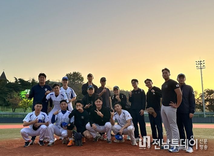 윤학길 전 코치, 해군사관학교 단체 교육