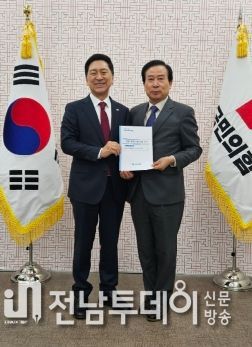 박홍률 목포시장이 김기현 국민의힘 당대표를 만나 현안사업에 대한 국비 지원을 건의했다.