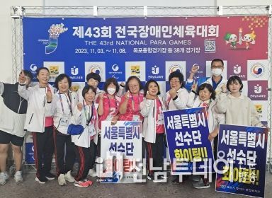 목포시 장애인단체들이 전국장애인체전 선수단을 방문하고 격려하고 있다.