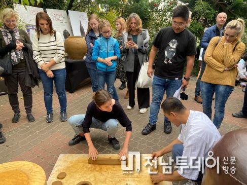 폴란드서 ‘독, 기다리고 즐기는 담금 전’ 성료