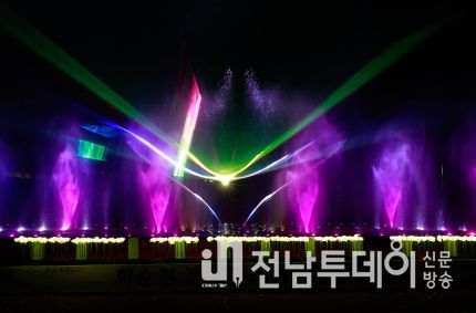 화순천 꽃강길 음악 분수대...18일 공연 끝으로 내년 기약