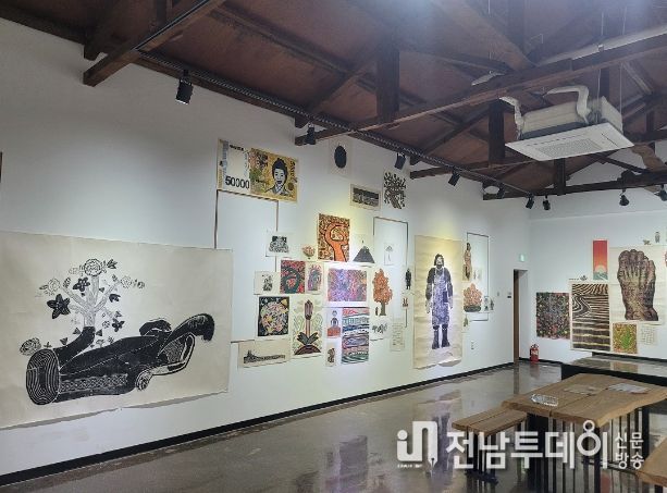 둔장마을미술관, 이윤엽 판화가 '시간이 조금 걸리더라도' 전시 진행 중