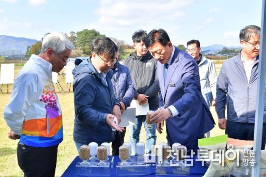 “밀‧콩 식량자급률 높이자” 장성군, 핵심기술 현장연시회 열어