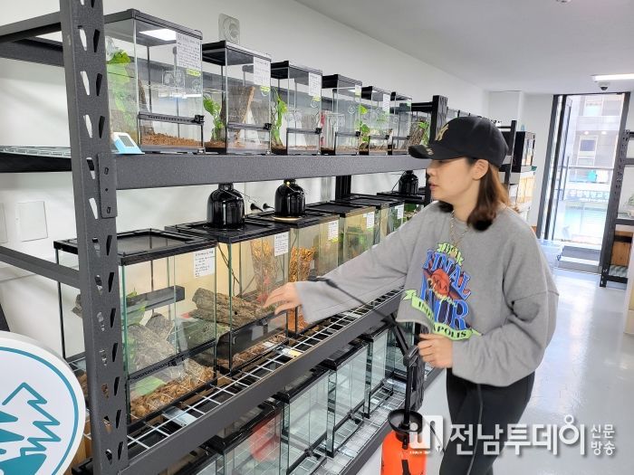 '파충류샵더숲' 김민정 대표