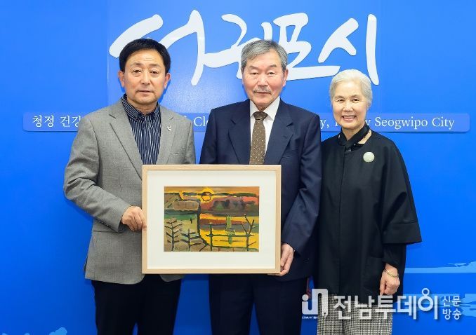 윤중식 작가 유족 이중섭미술관 작품기증 및 기증증서 전달식