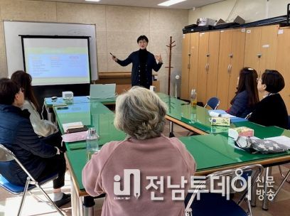여수시는 지난 14일 드림스타트 종사자를 대상으로 자살 예방 교육을 실시했다.